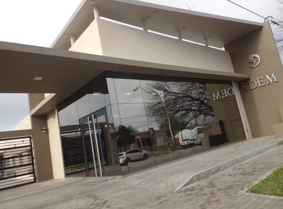 Fachada oficial de IDEM — Instituto de Especialidades Médicas en Rocamora 641, Crespo